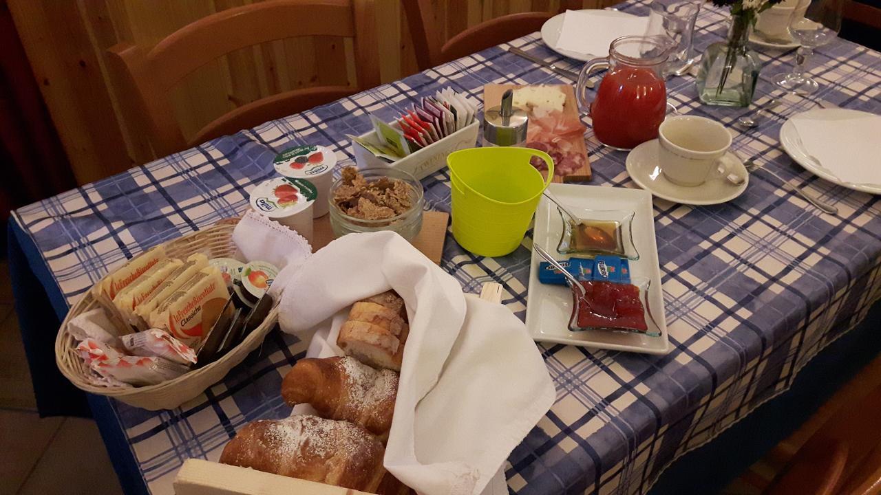 Trattoria Bar Pace Hotel Re Ngoại thất bức ảnh